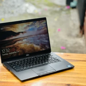 DELL Latitude 5300 TOUCHSCREEN Intel Core I5/256GB SSD 8GB RAM/BACKLIGHT KEYBOARD